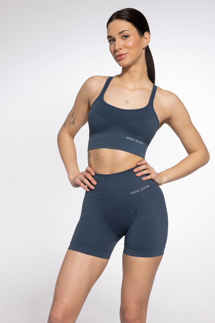 Athlete dressed in a blue sport seamless bra, featuring flexible support and moisture-wicking material for optimal performance