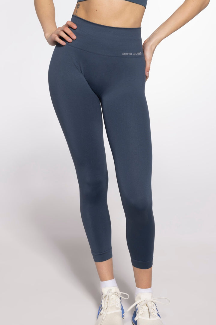 Woman wearing dark blue seamless sport leggings with a high-rise waistband and subtle ribbing, ideal for gym sessions and everyday wear
