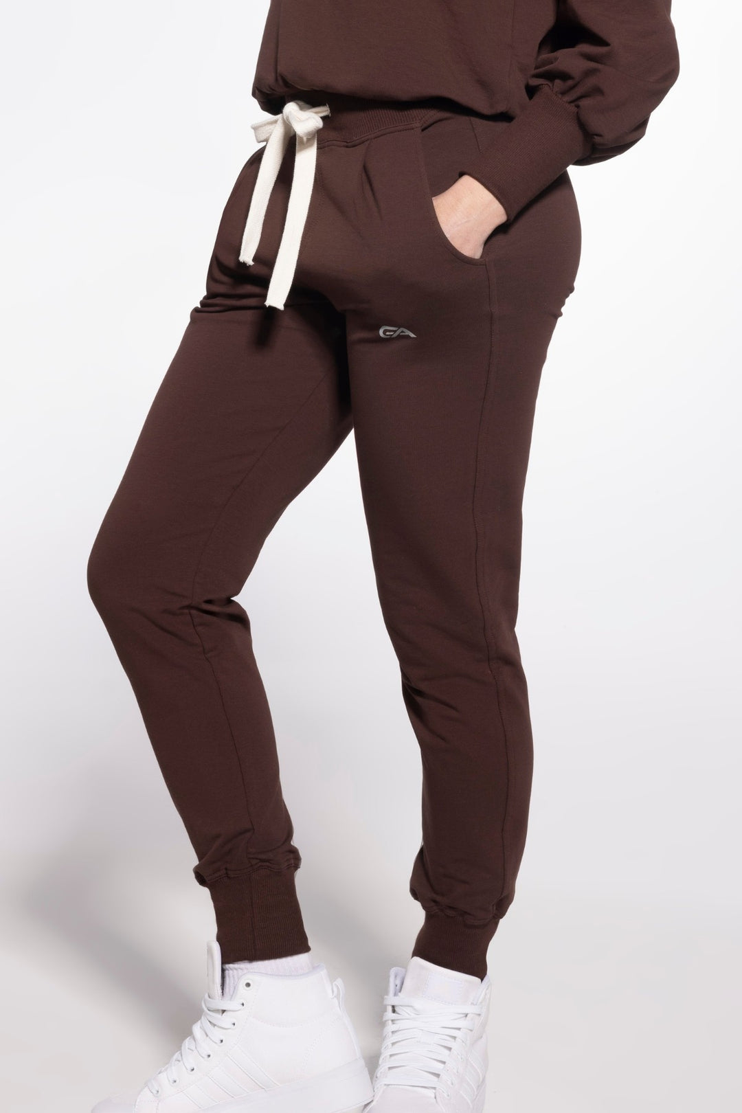 Brown sport sweatpants designed with wide elastic ankle bands and adjustable waistband, ideal for versatile athletic and casual wear