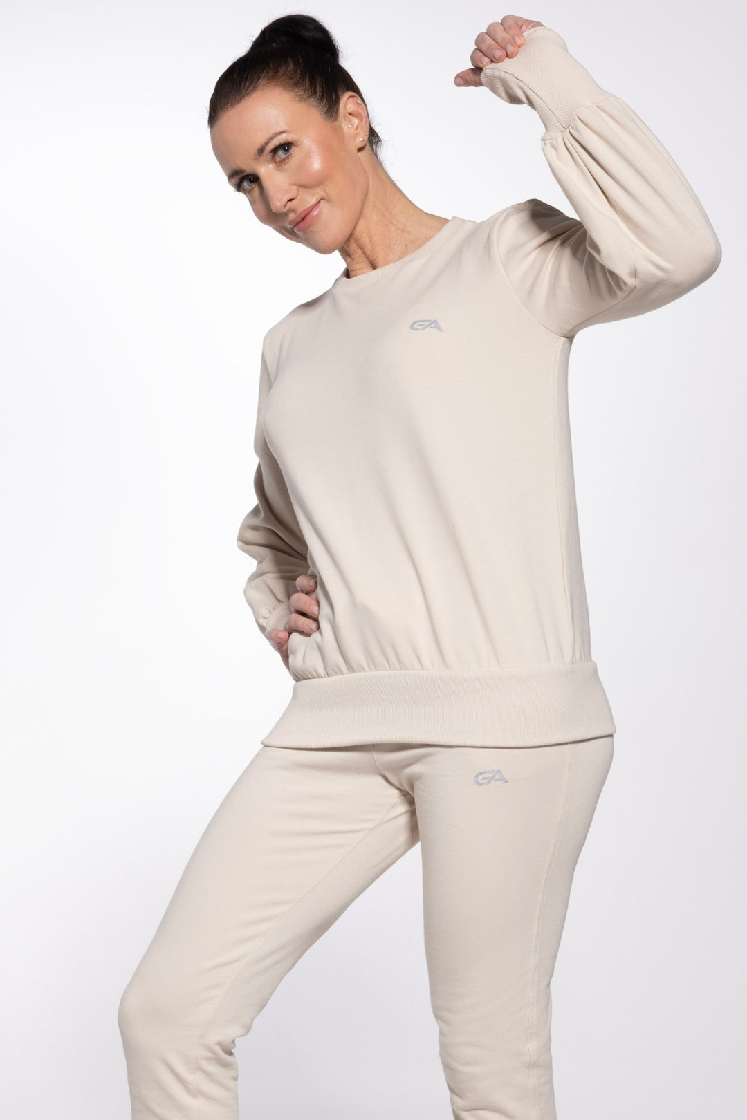 Vanilla cotton sweatshirt with ribbed waist and puffed sleeves, breathable and soft for training or casual style