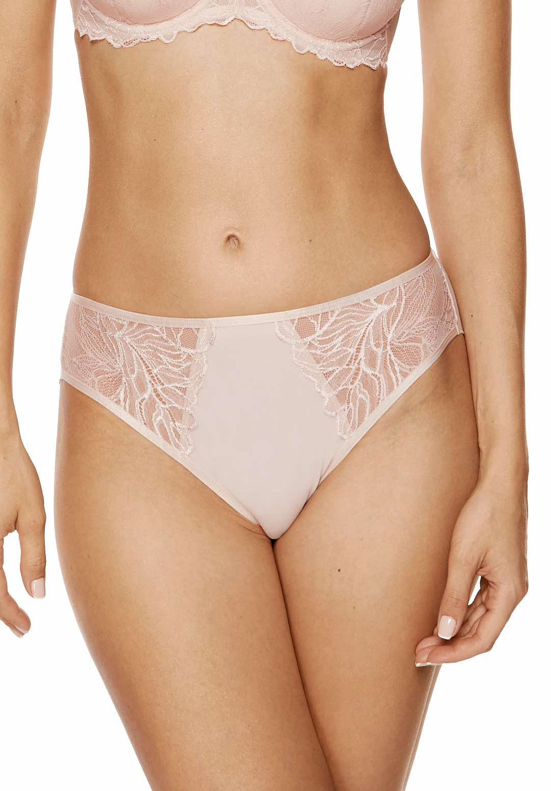 Floral lace Femme panty with soft jersey and invisible back made of double tulle. Breathable OEKO-TEX® cotton crotch for all-day comfort