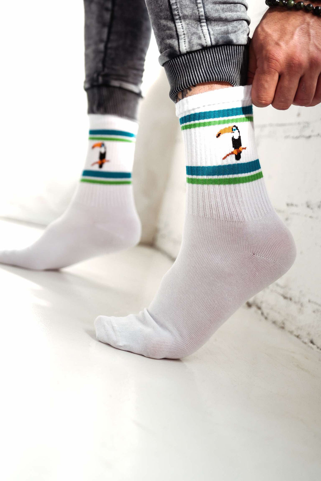 MENS TOUCAN PATTERN SOCKS