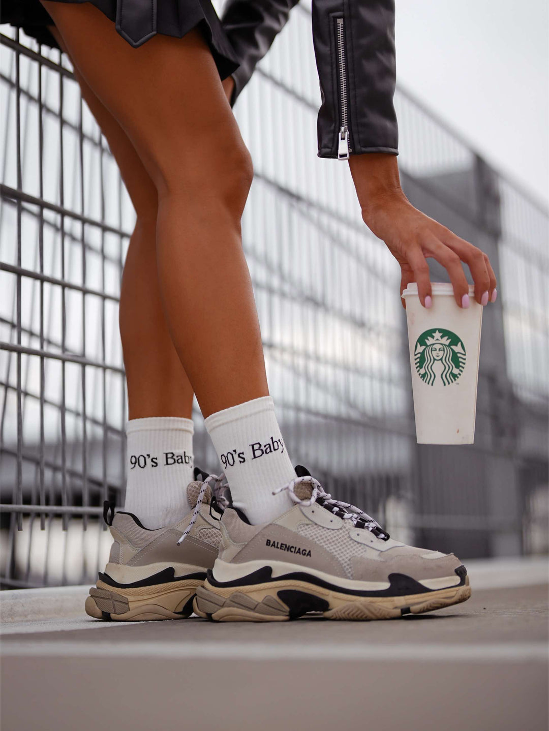 Creamy ecru cotton socks with retro “90’s Baby” print, soft and breathable for stylish, nostalgic everyday wear