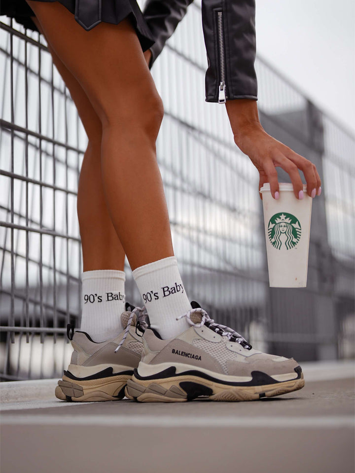 Creamy ecru cotton socks with retro “90’s Baby” print, soft and breathable for stylish, nostalgic everyday wear