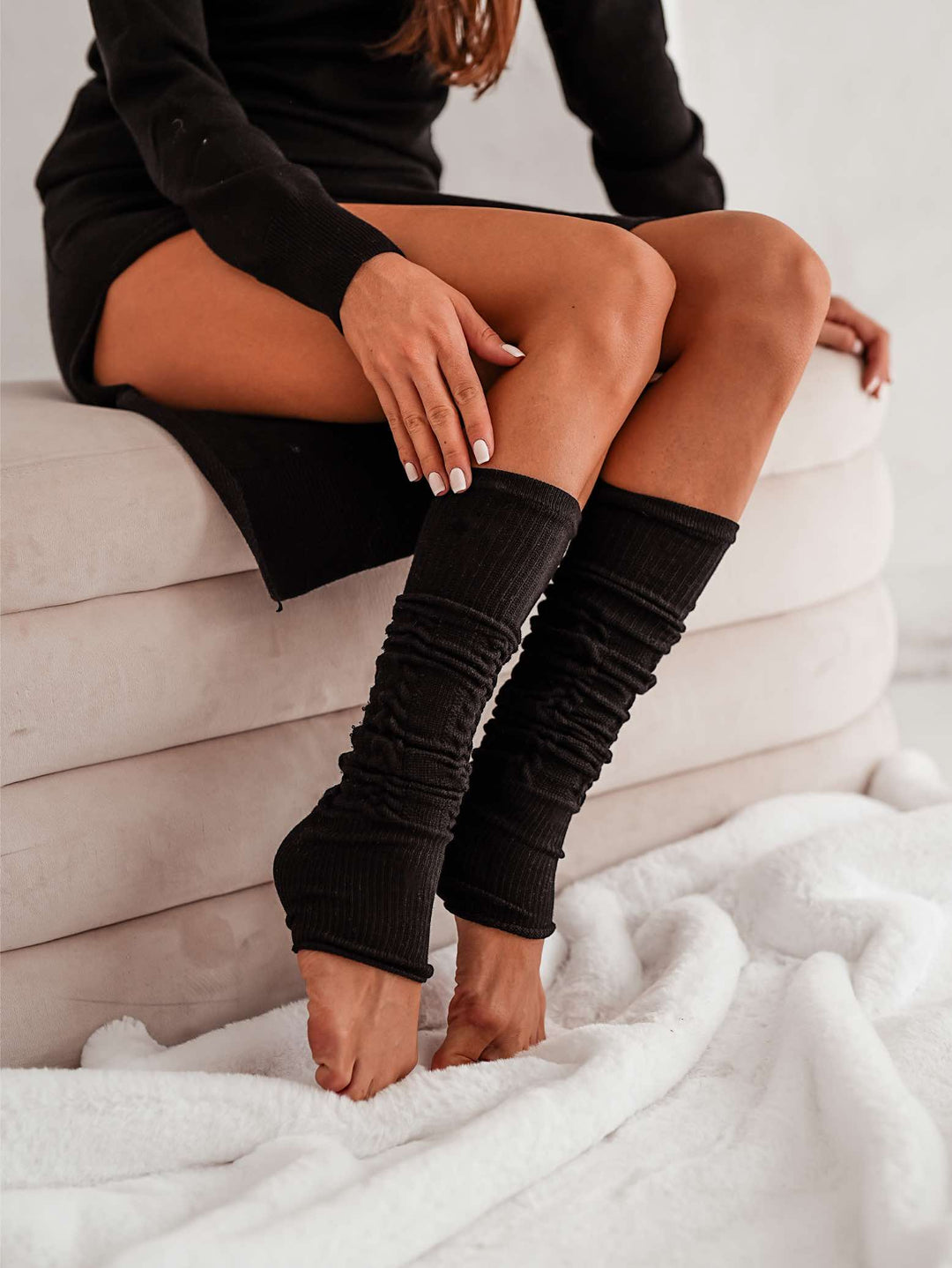 Women’s black breathable cotton openwork leg warmers. Comfortable and stylish leg warmers ideal for workouts and casual outfits