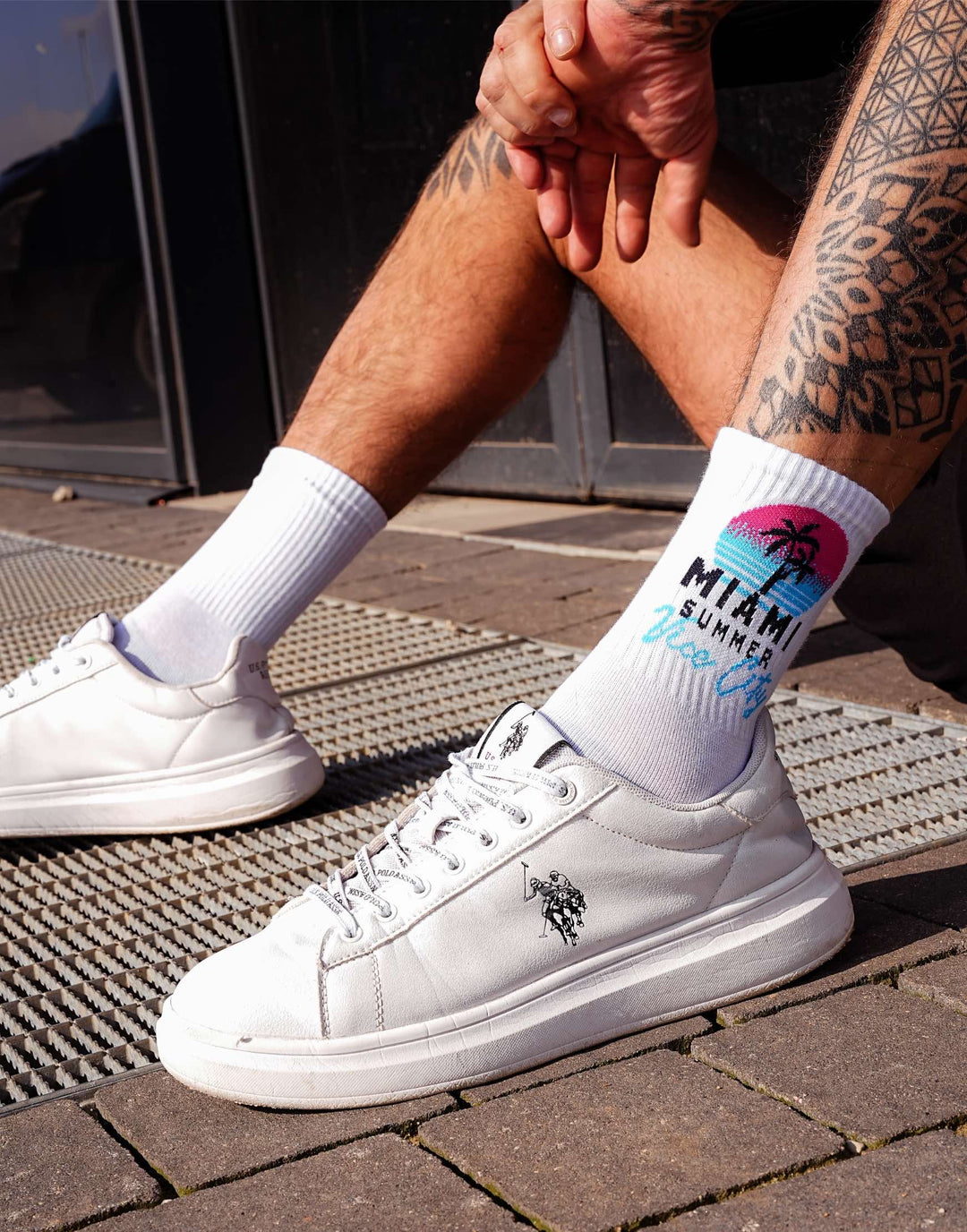 Breathable men’s crew socks with Miami Summer pattern and elastic cuffs that provide all-day wearing comfort