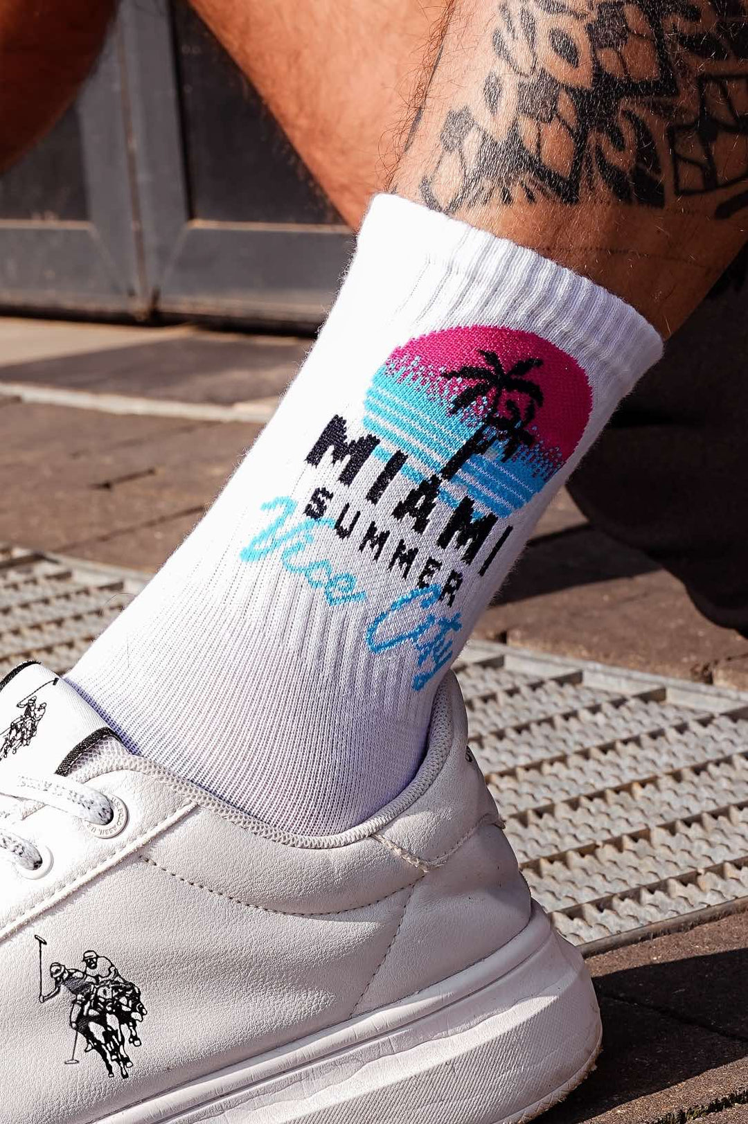 Breathable men’s crew socks with Miami Summer pattern and elastic cuffs that provide all-day wearing comfort