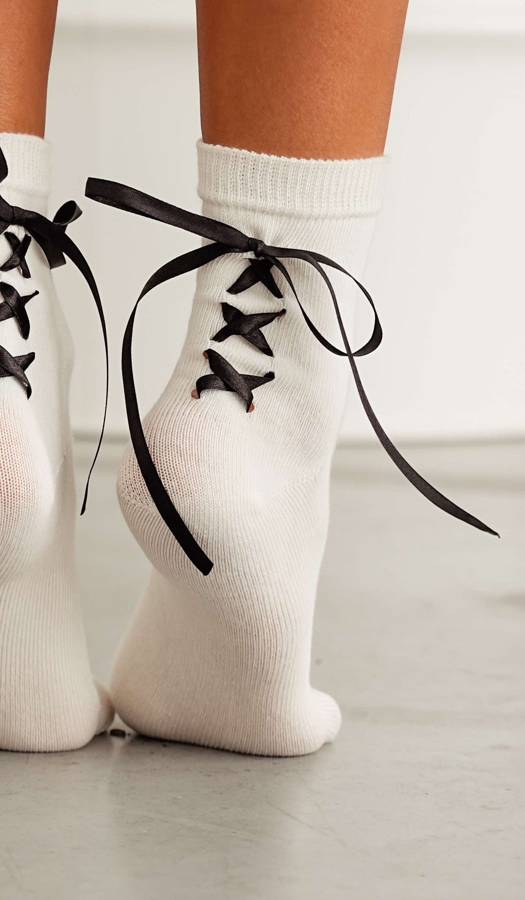 WOMEN'S LACED SOCKS